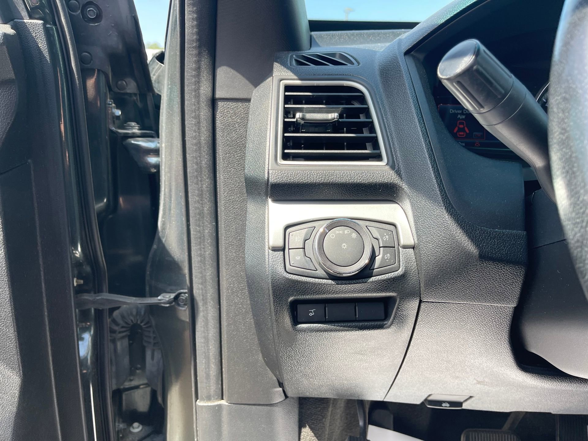 Used 2016 Ford Explorer XLT w/ Equipment Group 202A FWD image 15