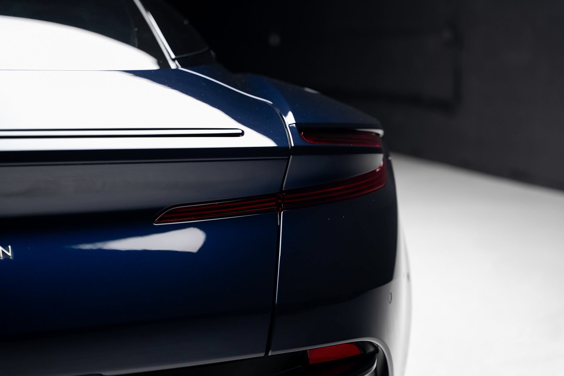 Used 2018 Aston Martin DB11 V12 RWD image 28