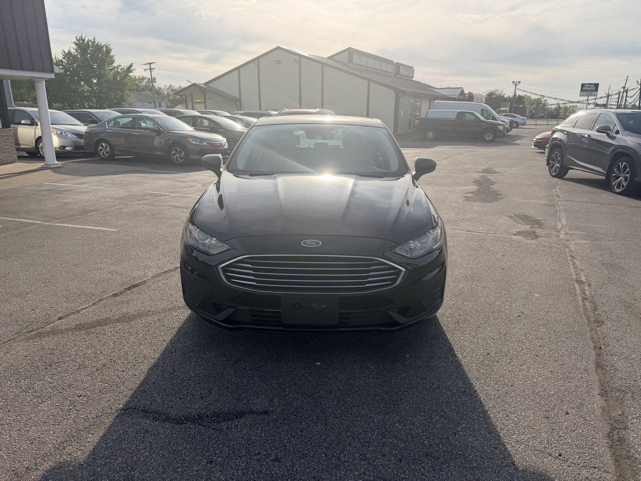 Used 2019 Ford Fusion SE image 3