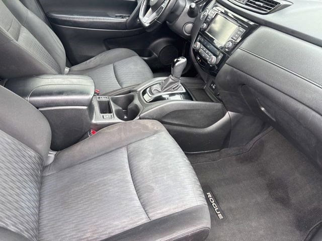 Used 2020 Nissan Rogue SV FWD image 38