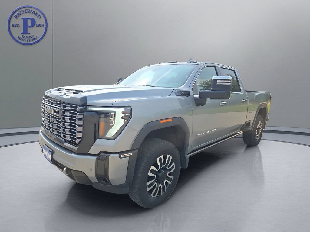 Used 2025 GMC Sierra 3500 Denali Ultimate AWD/4WD image 3