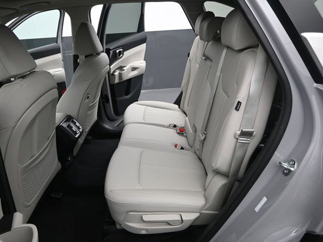 Used 2025 Kia Sorento S w/ Panoramic Sunroof Package FWD image 12