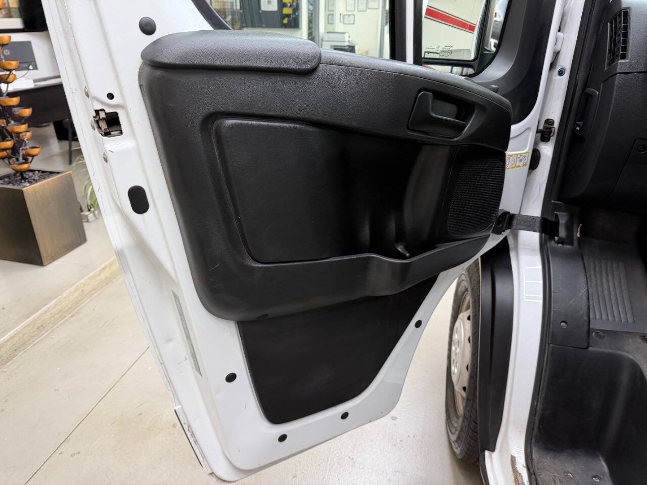 Used 2025 RAM ProMaster 2500 w/ Convenience Group FWD image 10