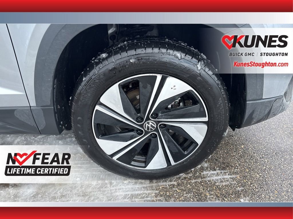 Used 2025 Volkswagen Taos SE AWD/4WD image 14