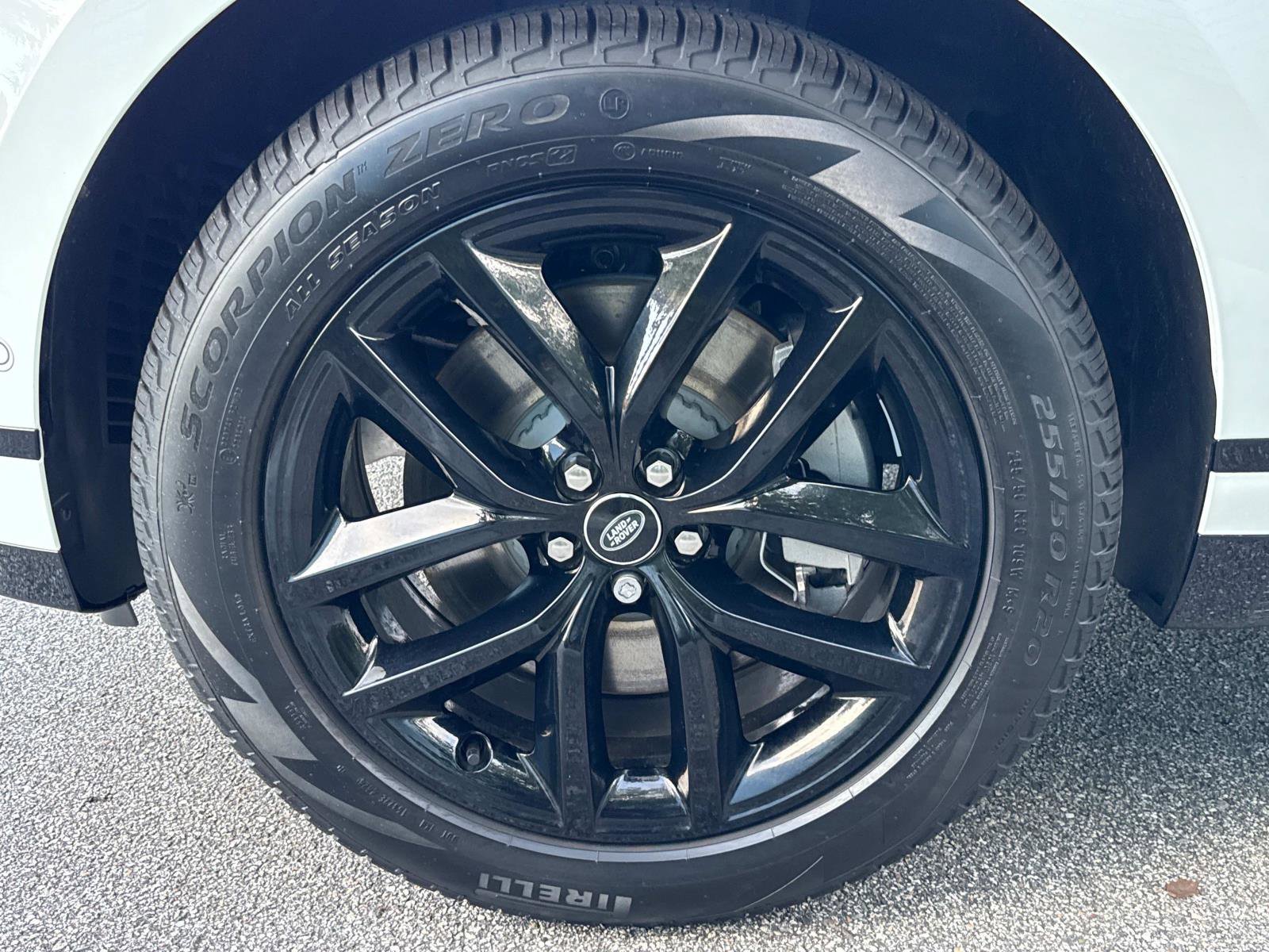 New 2026 Land Rover Range Rover Velar Dynamic SE image 10