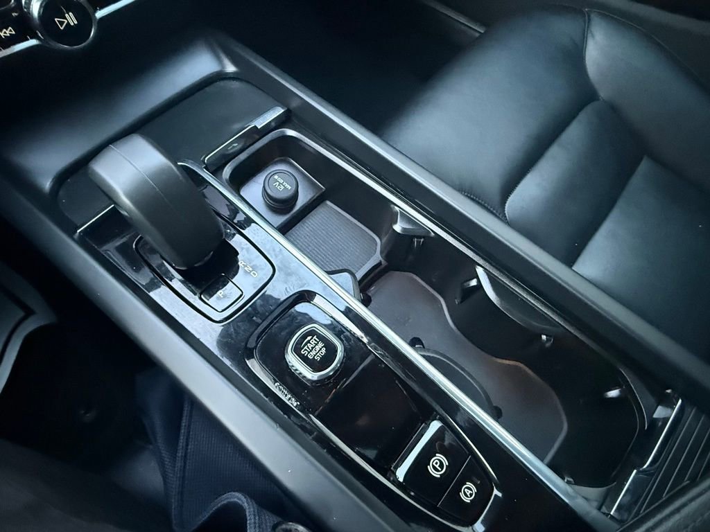 Used 2025 Volvo S60 B5 Core image 26