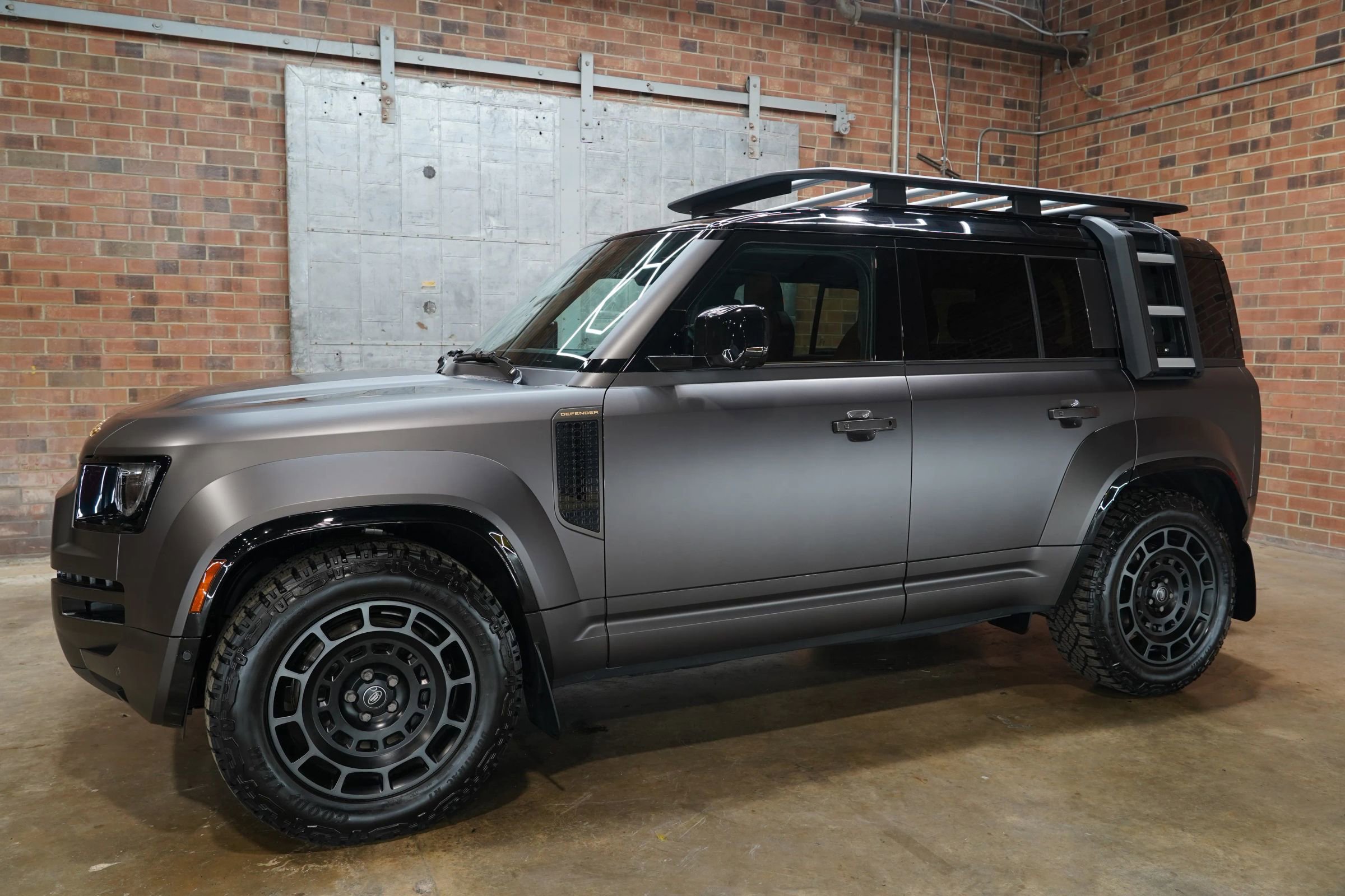 Used 2025 Land Rover Defender 110 image 11