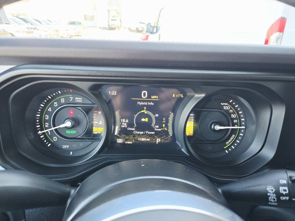 Used 2025 Jeep Wrangler Unlimited Sahara image 24