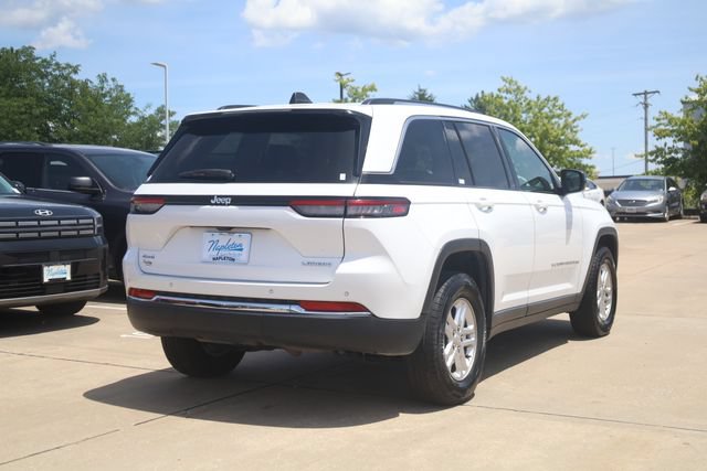 Used 2024 Jeep Grand Cherokee Laredo AWD/4WD image 5