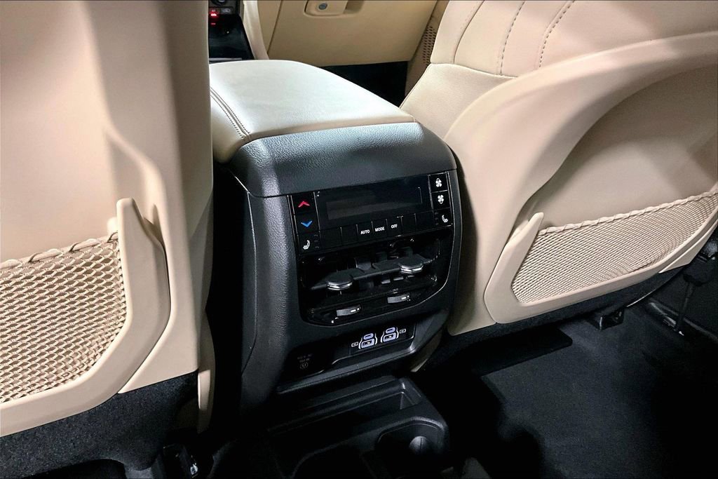 Used 2024 Jeep Grand Cherokee L Limited w/ Black Appearance Package RWD image 32