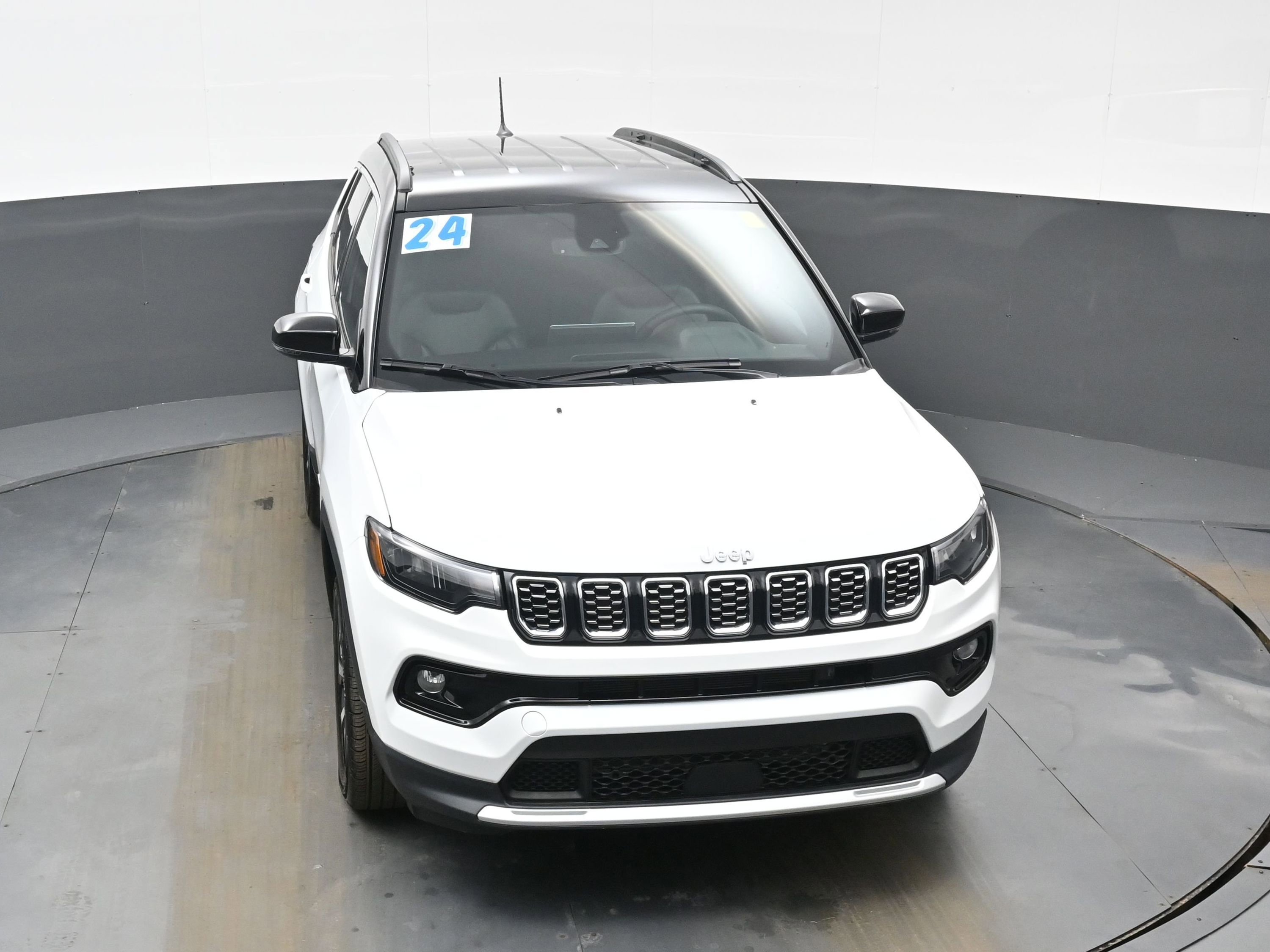 Used 2024 Jeep Compass Limited image 41