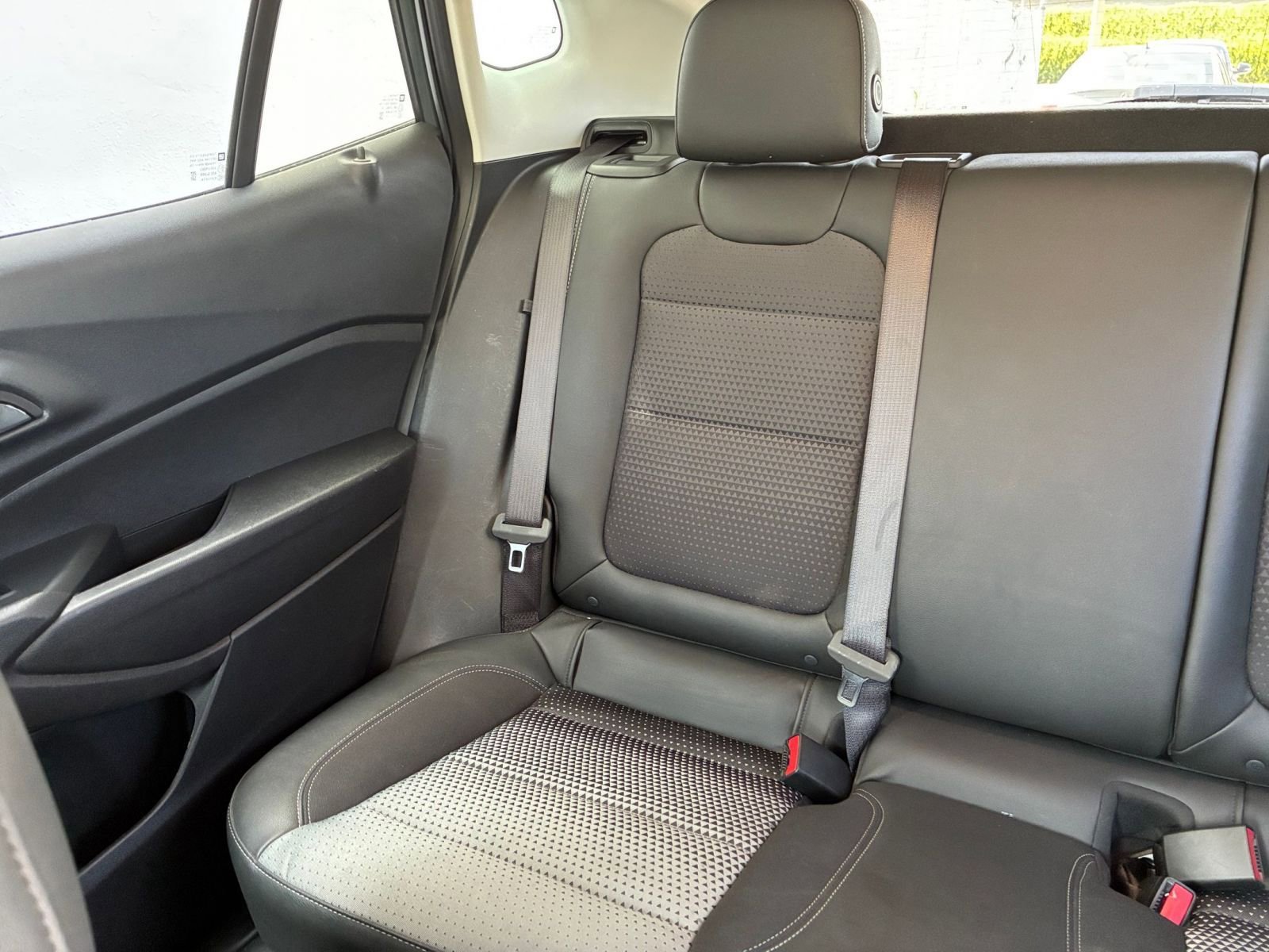 Used 2025 Chevrolet Trax LT image 38