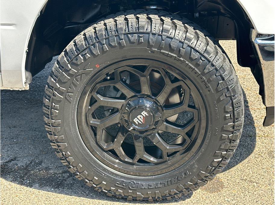 Used 2020 RAM 1500 Classic SLT AWD/4WD image 10