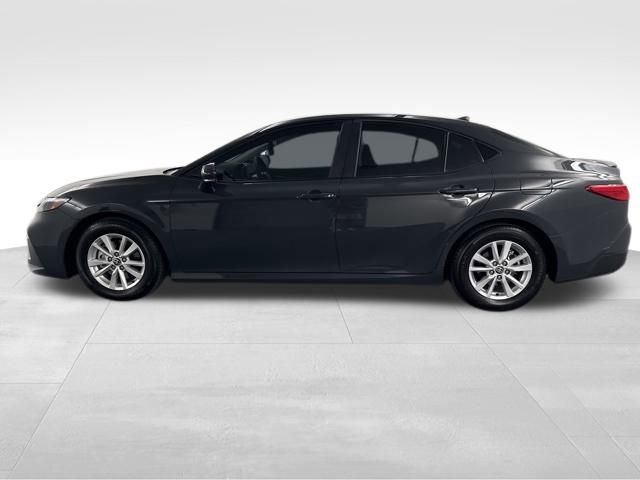 Used 2025 Toyota Camry LE image 5