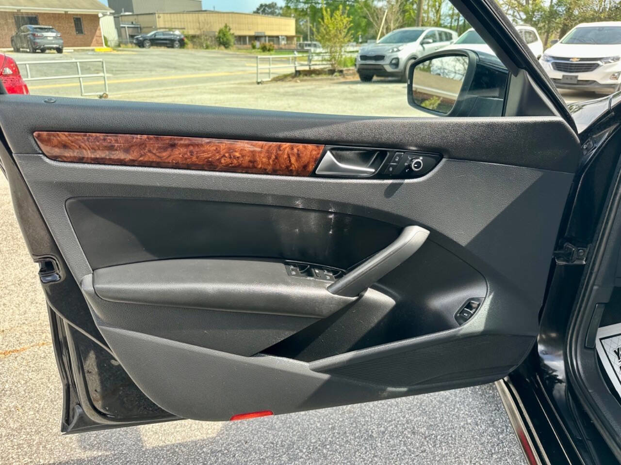 Used 2013 Volkswagen Passat 2.5 SEL Premium image 11