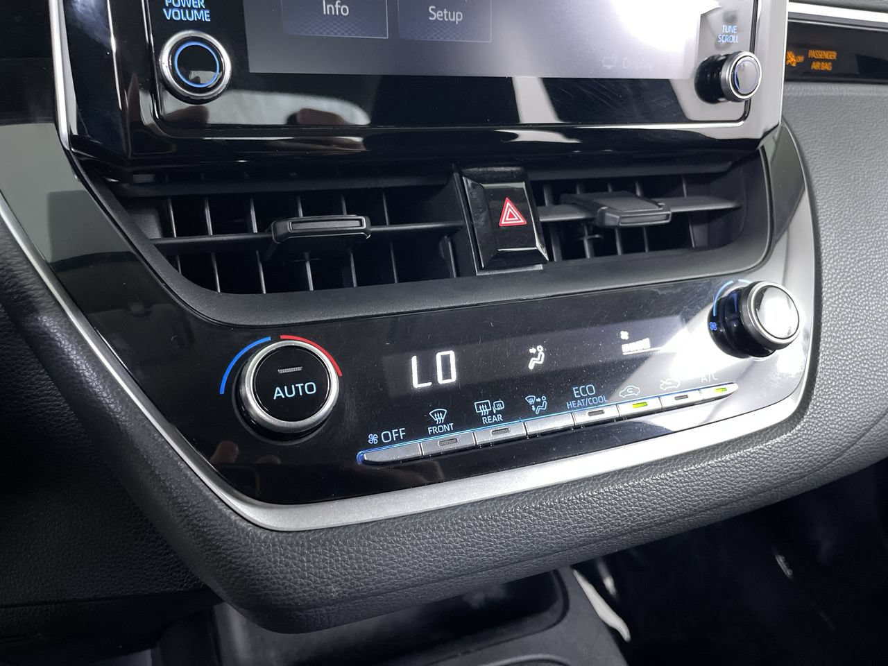 Used 2020 Toyota Corolla LE FWD image 16