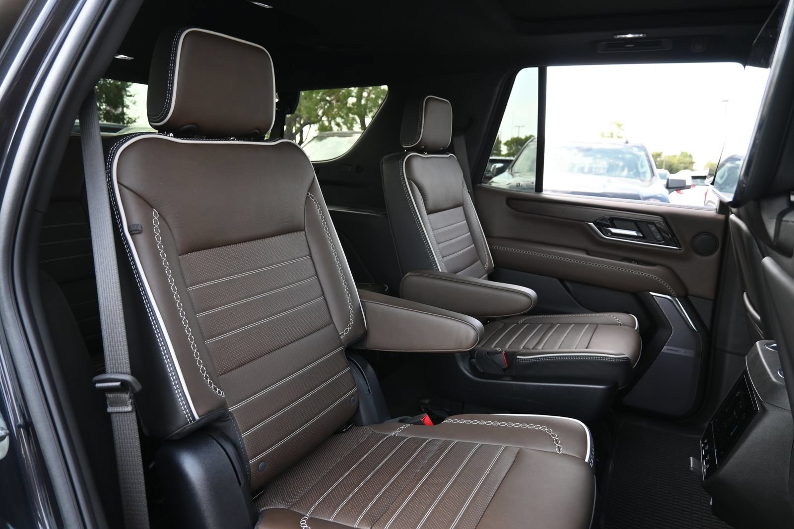 Used 2025 GMC Yukon Denali Ultimate AWD/4WD image 25