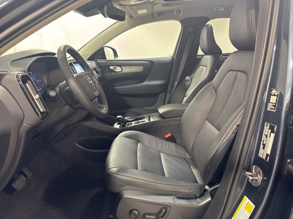 Used 2026 Volvo XC40 B5 Core w/ Climate Package image 19