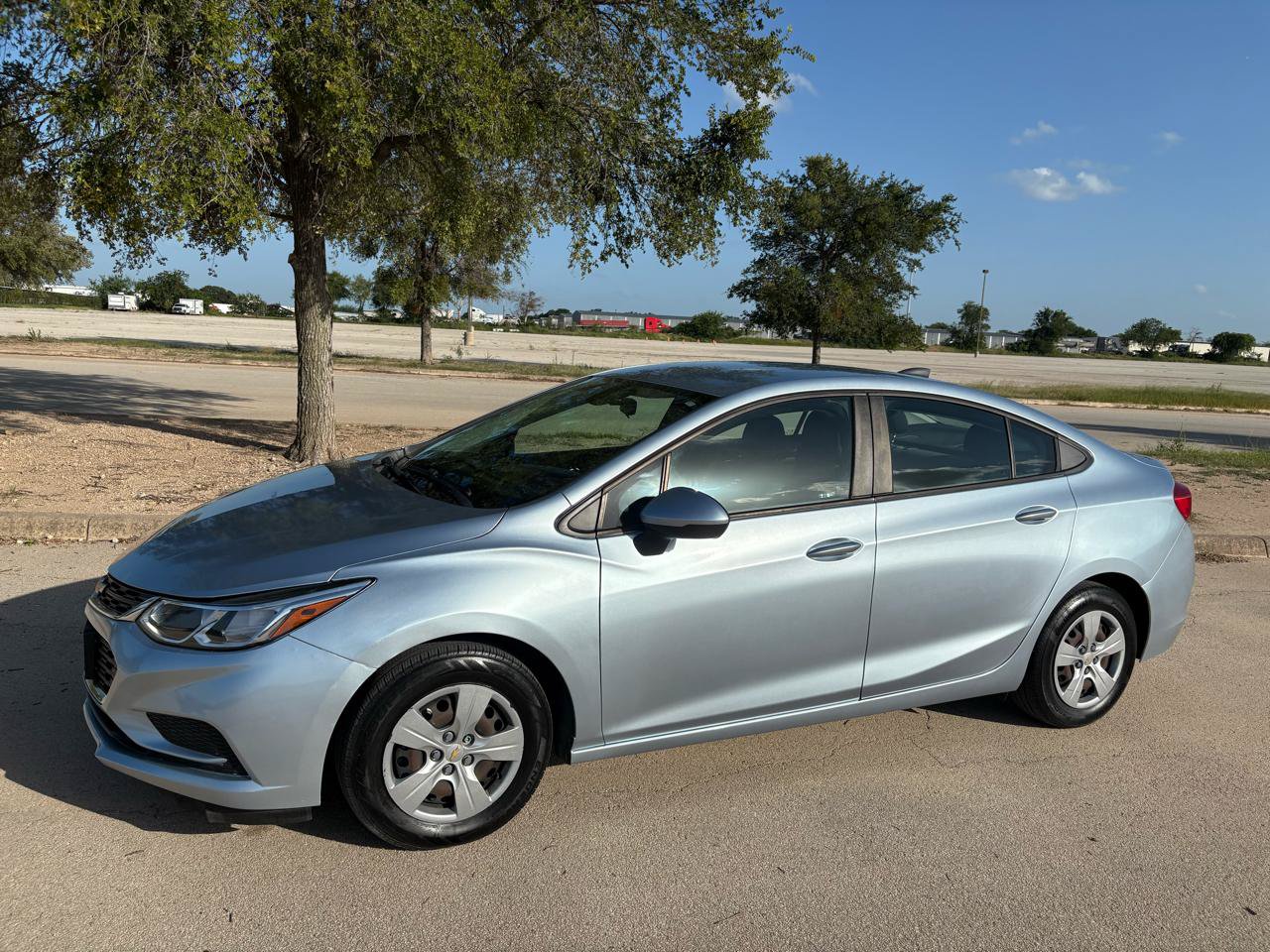 Used 2017 Chevrolet Cruze LS FWD image 2