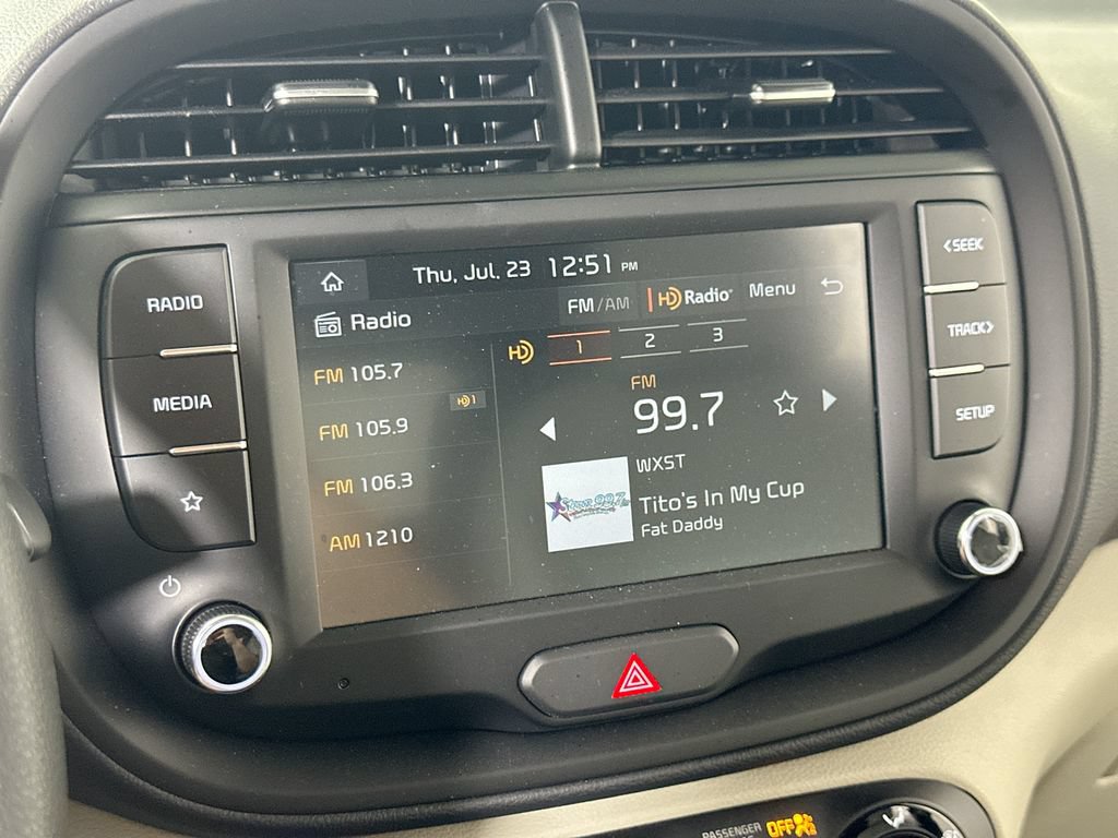 Used 2025 Kia Soul LX w/ LX Technology Package FWD image 26