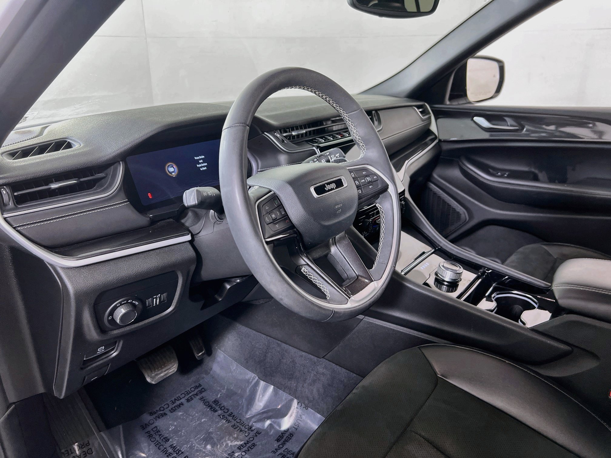 Used 2023 Jeep Grand Cherokee Altitude AWD/4WD image 9