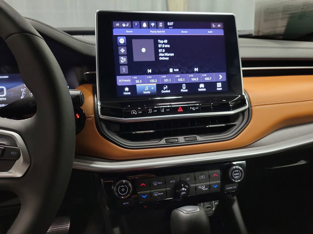 Used 2024 Jeep Compass Limited w/ Mopar Graphics Package image 14