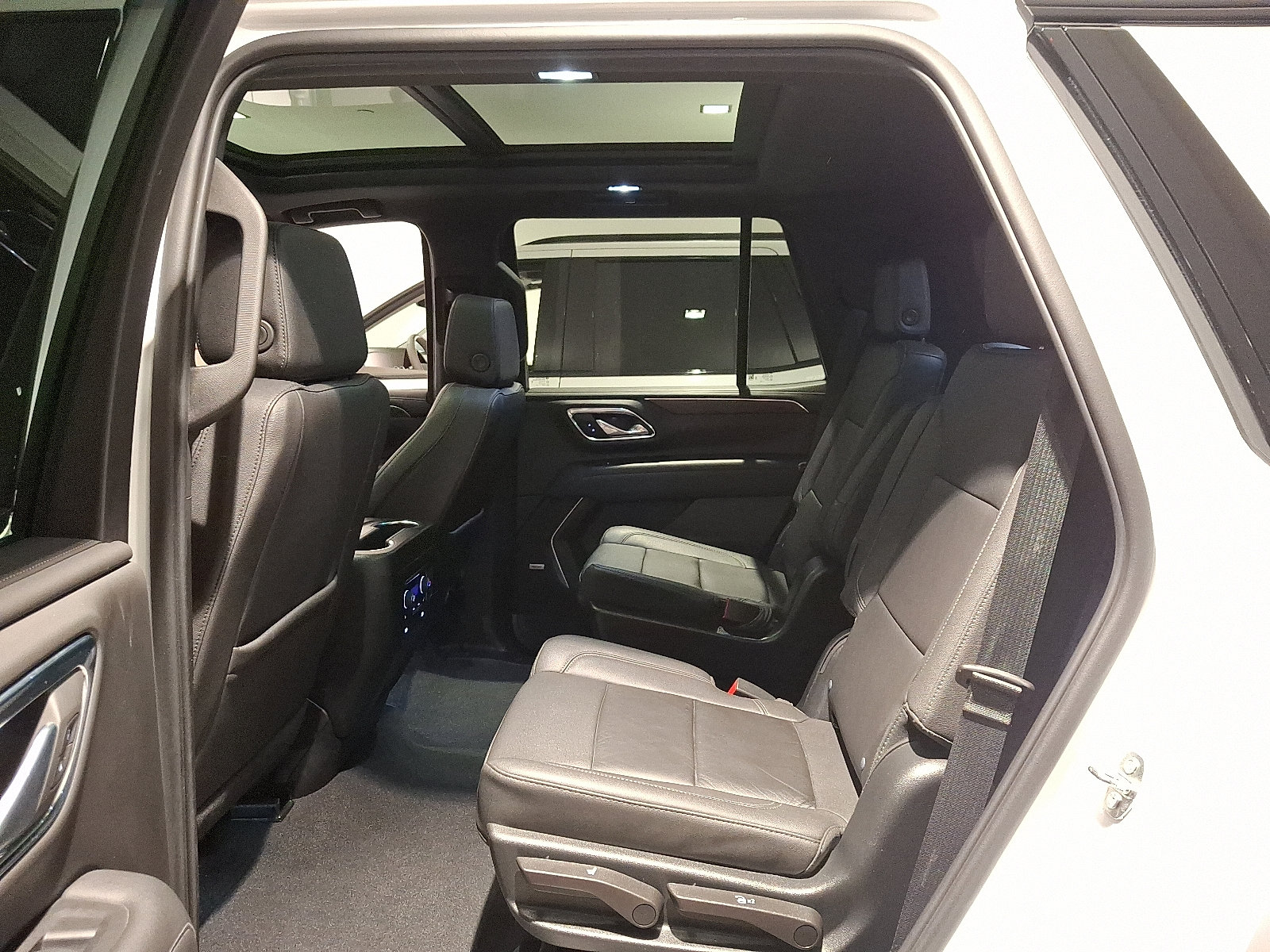 Used 2023 Chevrolet Tahoe Z71 w/ Z71 Off-Road Package AWD/4WD image 10
