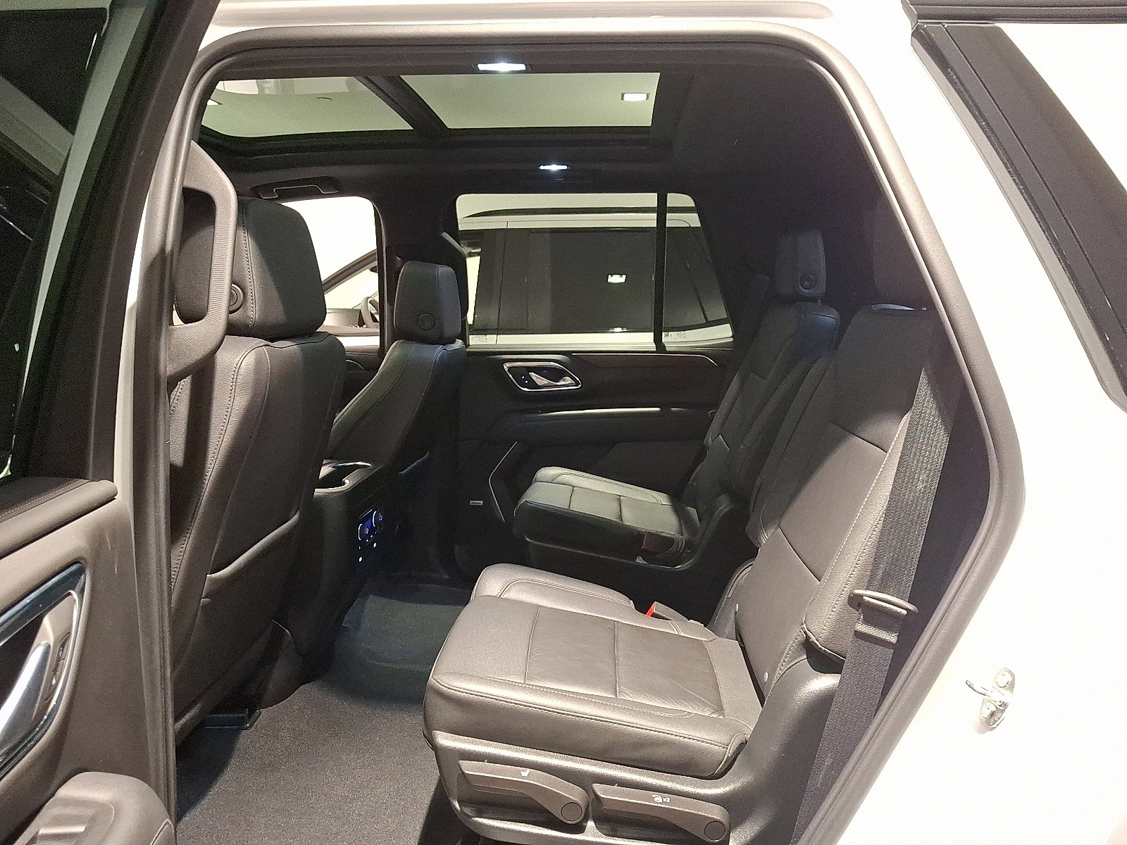 Used 2023 Chevrolet Tahoe Z71 w/ Z71 Off-Road Package AWD/4WD image 10