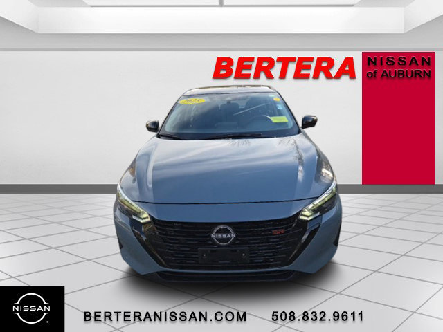 Used 2025 Nissan Sentra SR w/ SR Premium Package FWD image 3