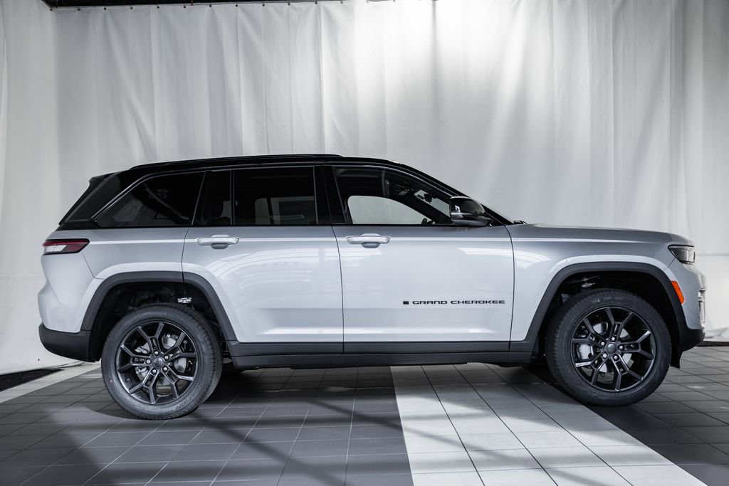 New 2025 Jeep Grand Cherokee Limited image 3