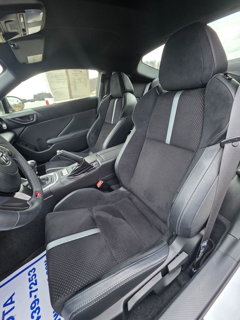 Used 2025 Toyota GR86 Premium w/ Performance Package image 11