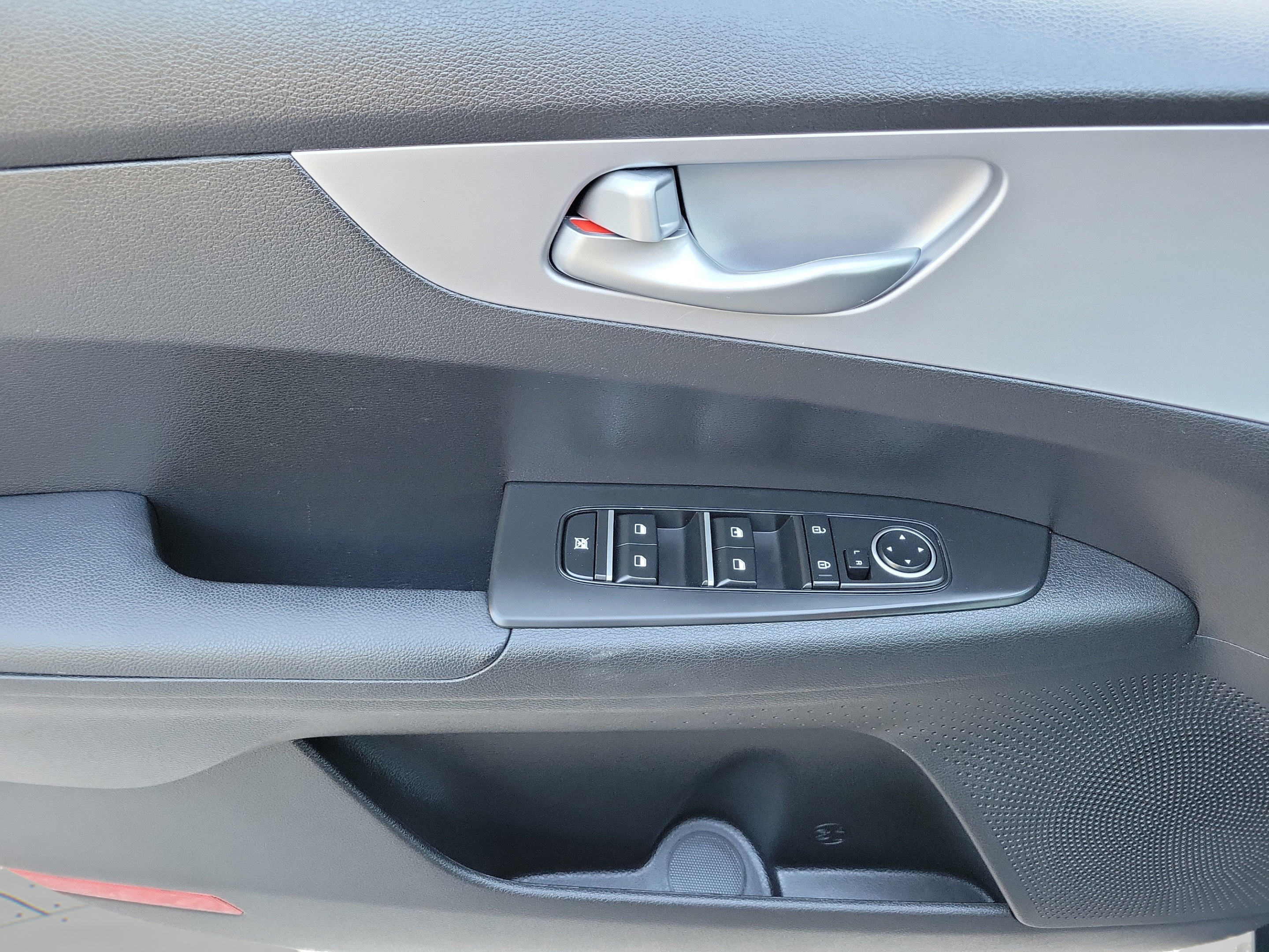 Certified 2024 Kia Forte LXS FWD image 12
