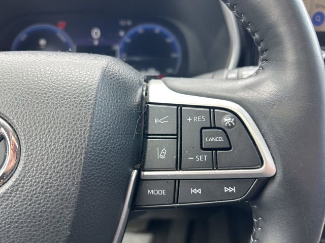 Used 2023 Toyota Highlander Limited image 25