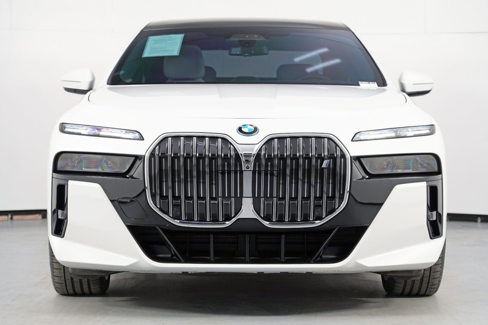 Used 2023 BMW i7 xDrive60 w/ Executive Package 2 image 7