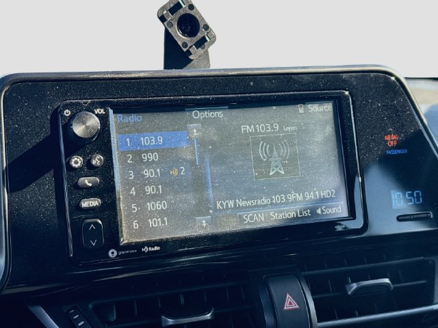 Used 2018 Toyota C-HR XLE FWD image 18
