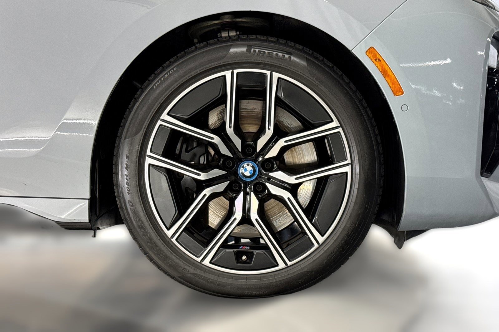 Used 2023 BMW i7 xDrive60 AWD/4WD image 12