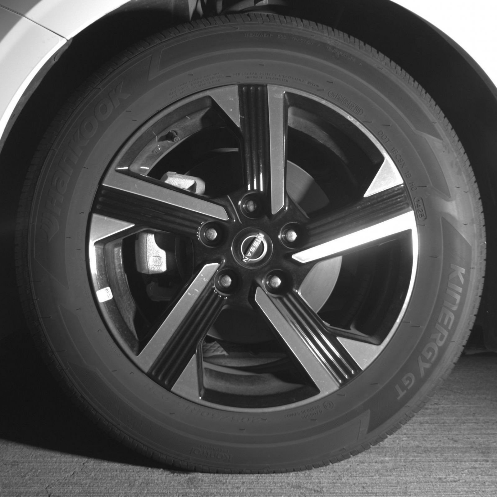Used 2025 Nissan Sentra SV FWD image 15