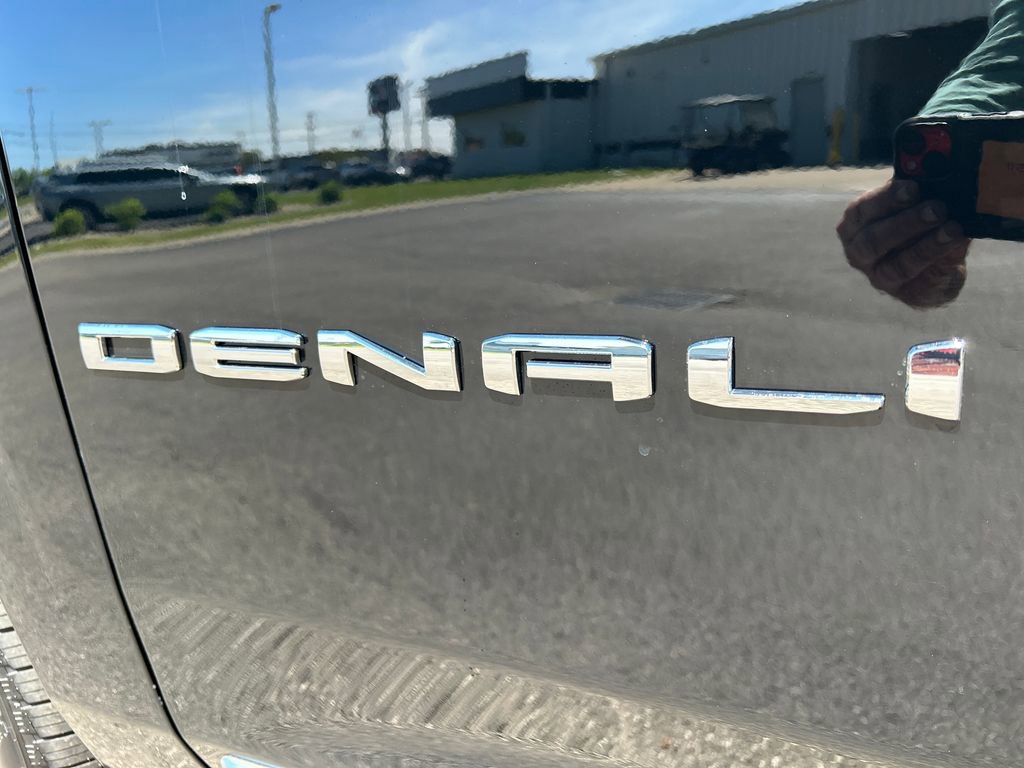 New 2026 GMC Yukon XL Denali w/ Denali Reserve Package AWD/4WD image 9