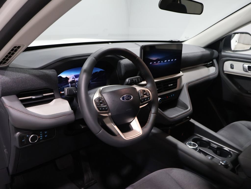 Used 2025 Ford Explorer Active image 14