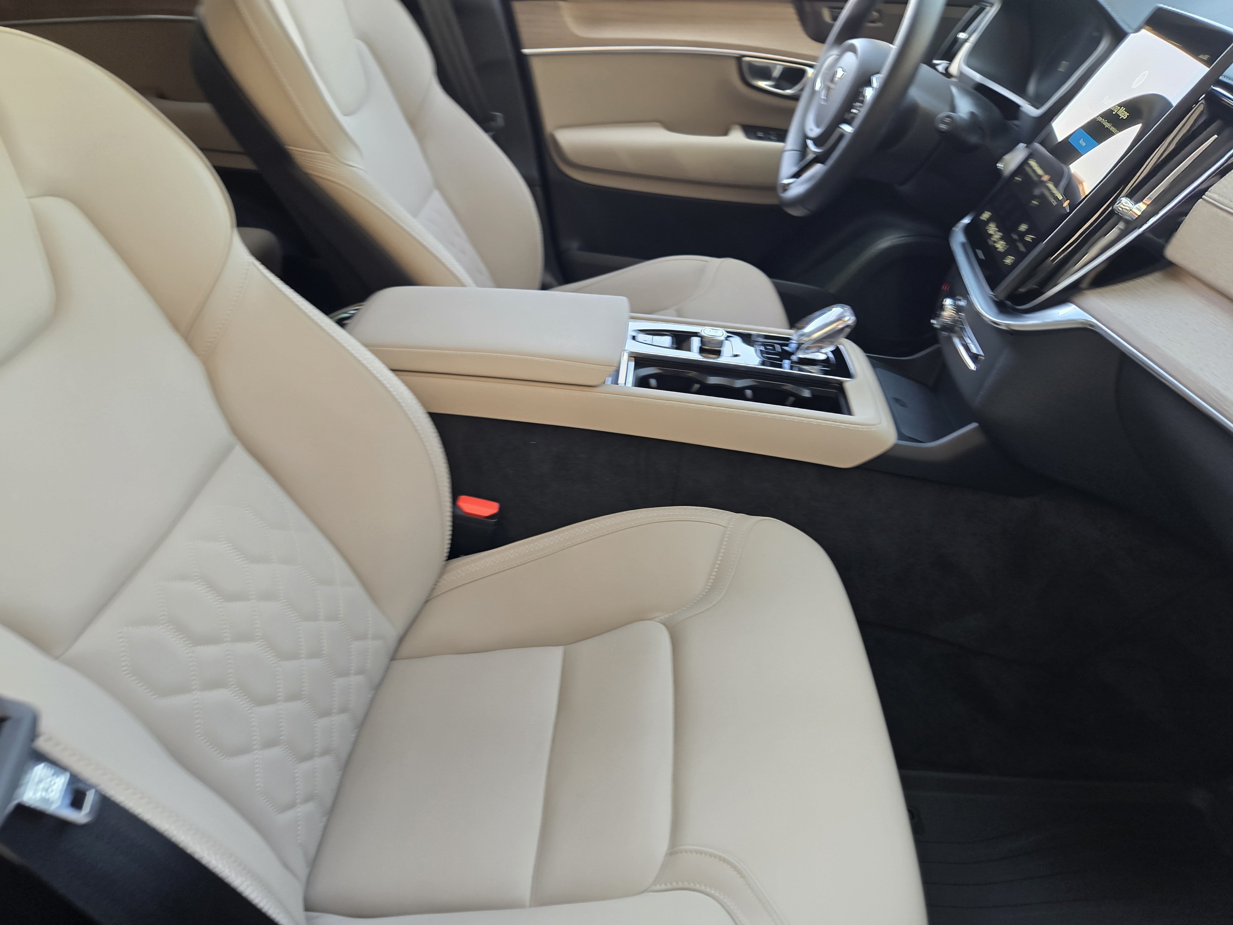 Certified 2026 Volvo XC90 B6 Plus w/ Protection Package Premier AWD/4WD image 12