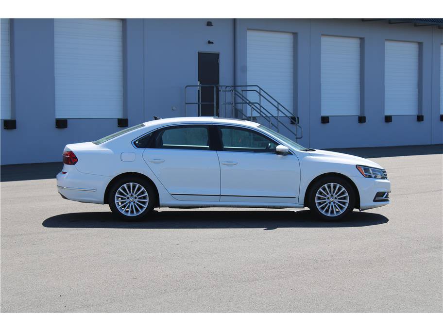 Used 2017 Volkswagen Passat 1.8T SE FWD image 4