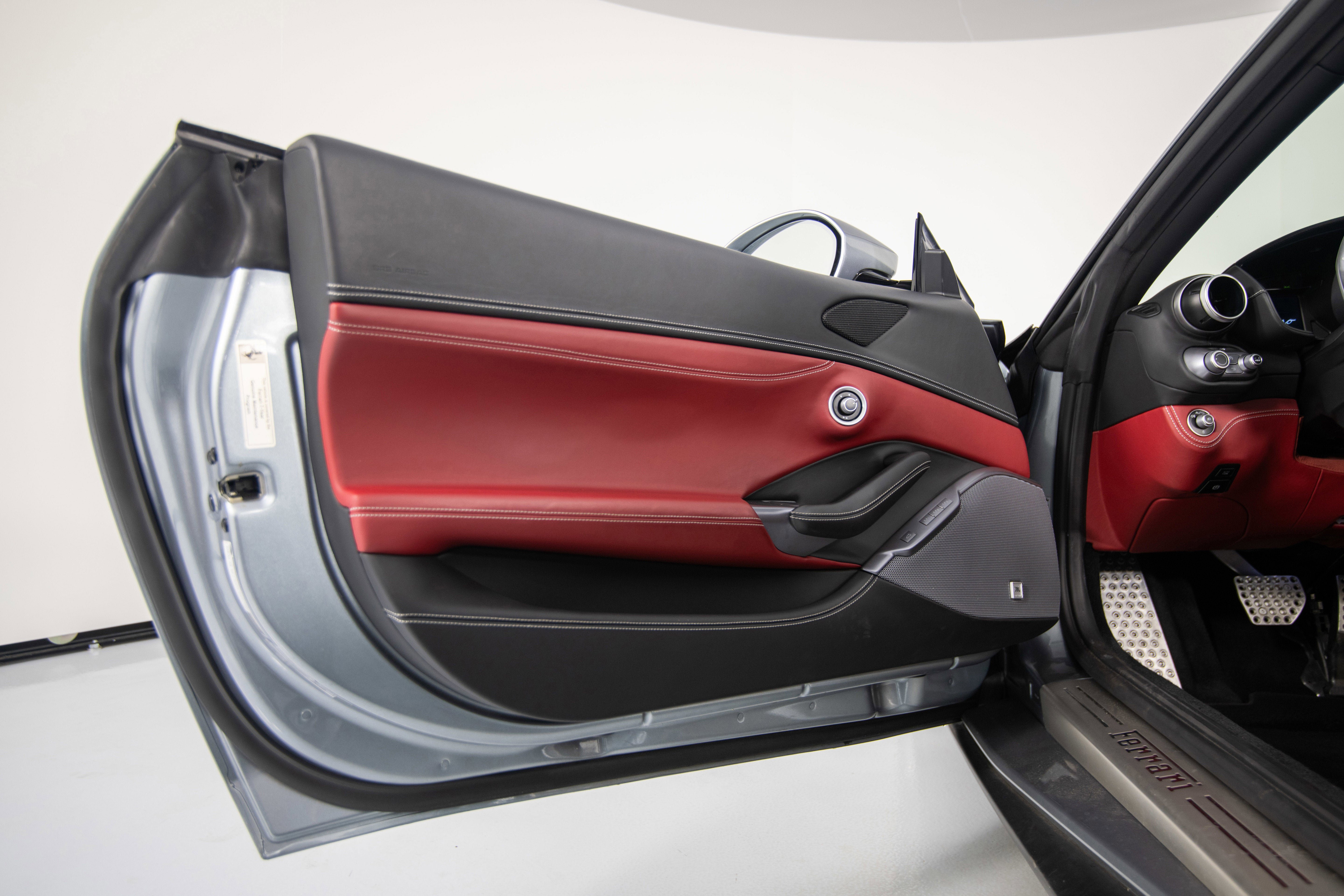 Certified 2019 Ferrari Portofino image 11