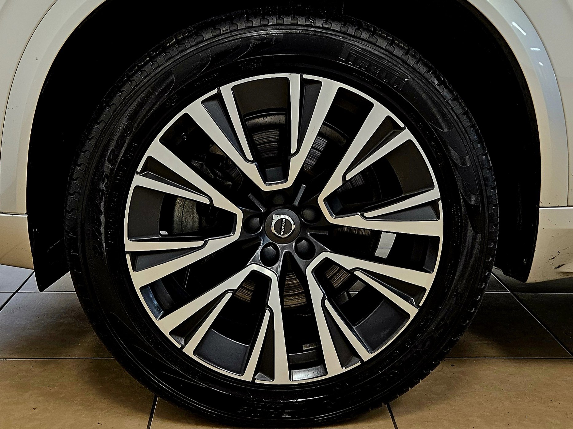 Used 2021 Volvo XC90 T6 Momentum w/ Protection Package Premier AWD/4WD image 34