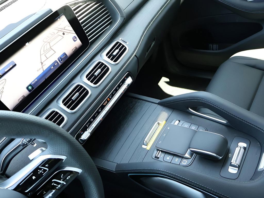 Certified 2025 Mercedes-Benz GLS 450 4MATIC image 23