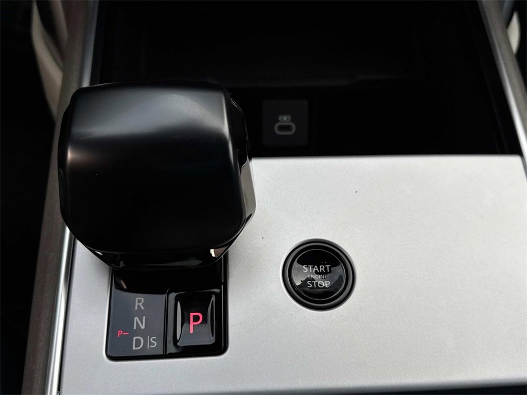 New 2025 Land Rover Range Rover SV image 28