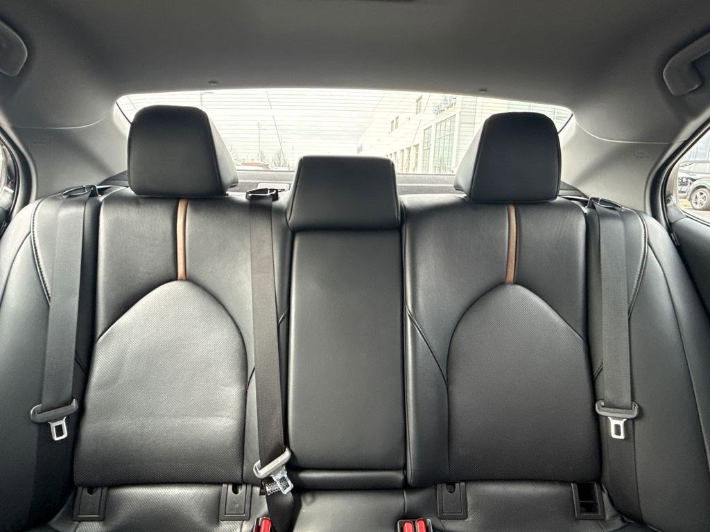 Used 2020 Toyota Camry XLE FWD image 18