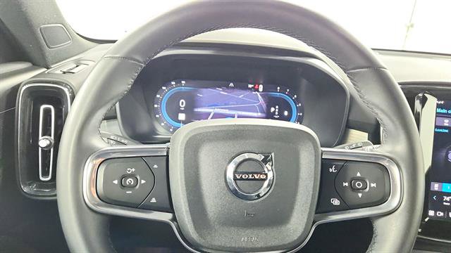 Used 2024 Volvo XC40 B5 Core image 15