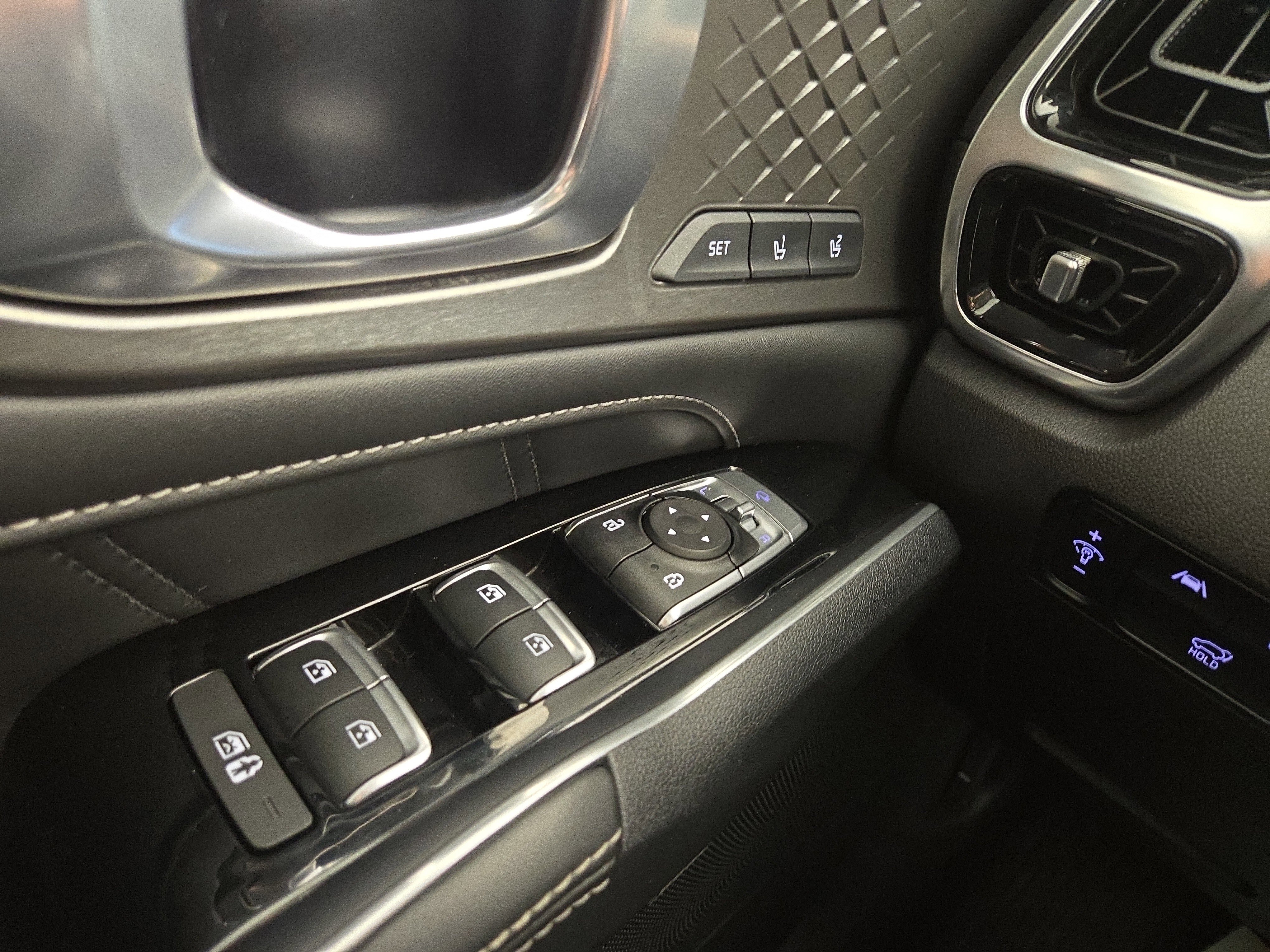 Used 2023 Kia Sorento SX image 32