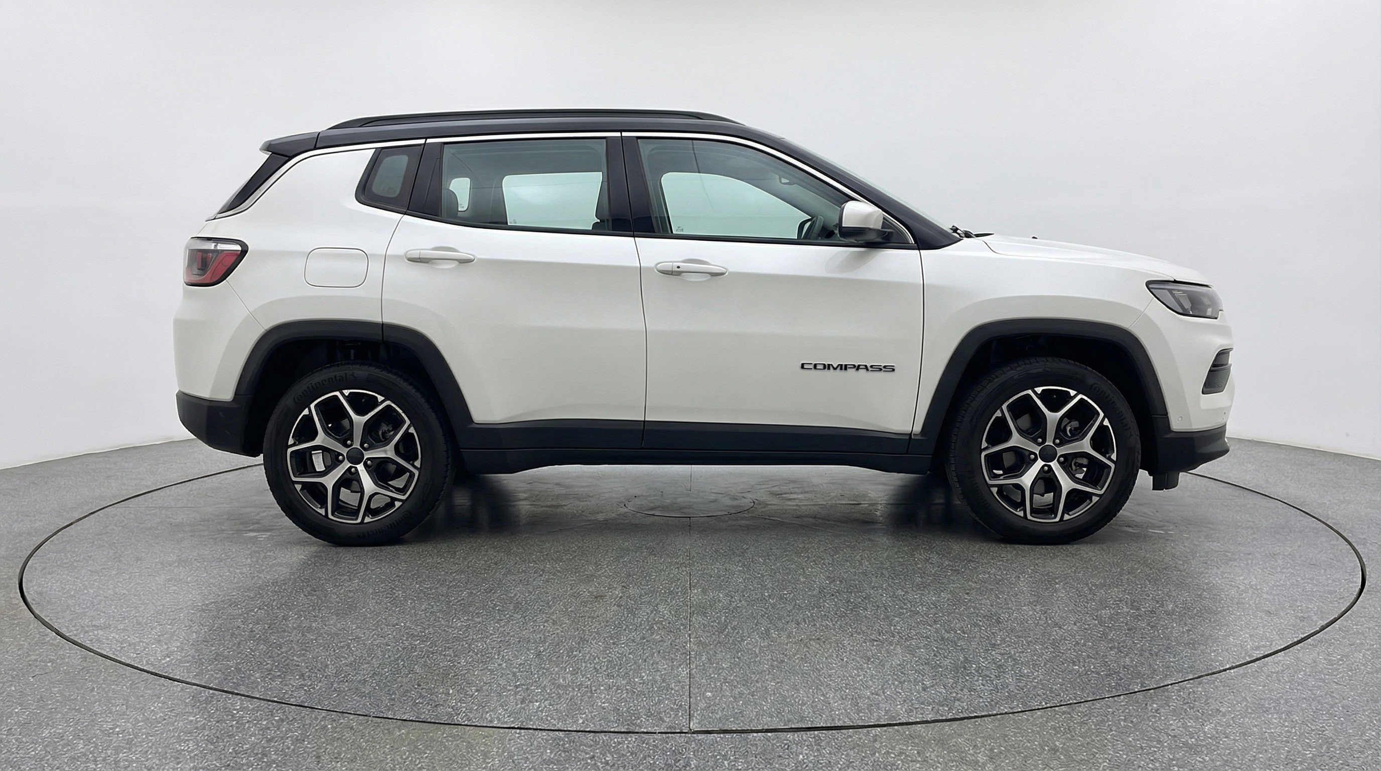 Used 2025 Jeep Compass Limited AWD/4WD image 11