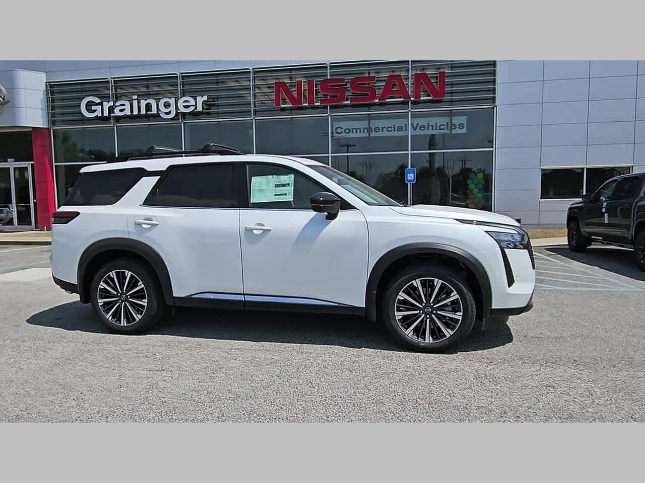 New 2026 Nissan Pathfinder Platinum FWD image 35